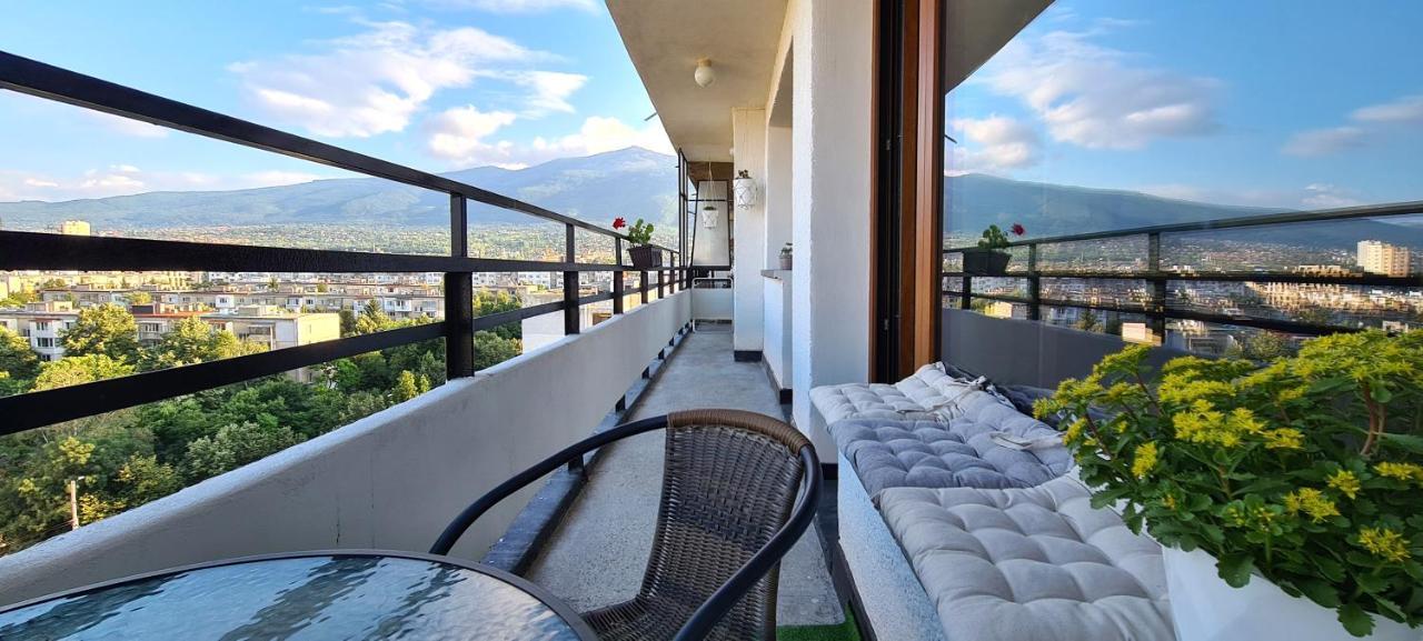 Panoramic And Spacious Flat Near The Centre Sofia